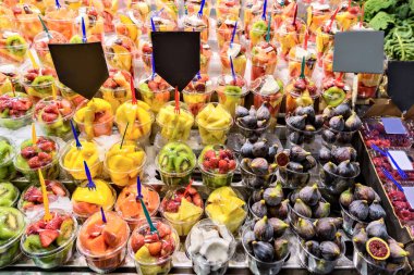 Barcelona İspanya markette taze egzotik meyve