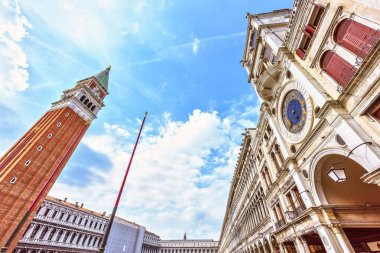 St Campanile Venetia kule işaretler. San Marco Meydanı Venedik, İtalya