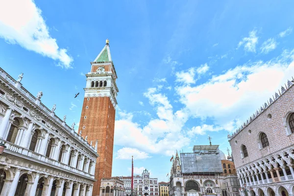 Place Saint-Marc à Venise, Italie. Campanile La Tour de Vénétie — Photo