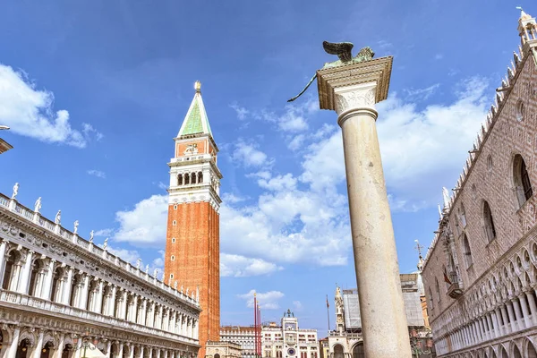 Place Saint-Marc à Venise, Italie. Campanile La Tour de Vénétie — Photo