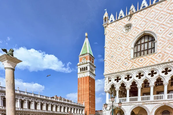 Place Saint-Marc à Venise, Italie. Campanile La Tour de Vénétie — Photo