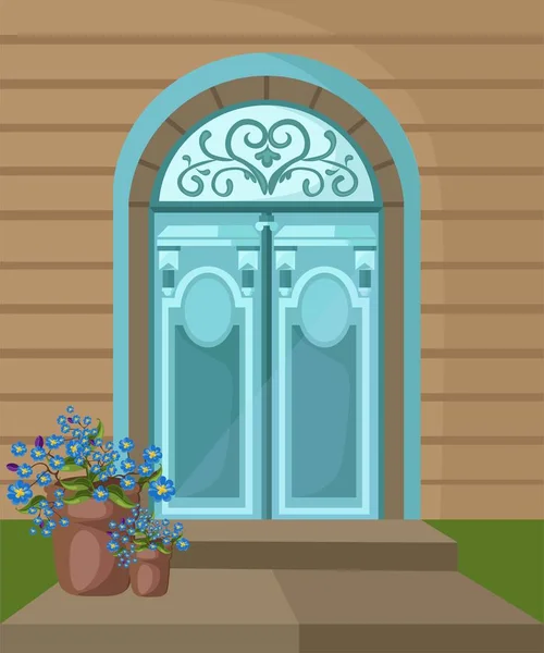 Puerta frontal azul en la pared de ladrillo amarillo con dos macetas