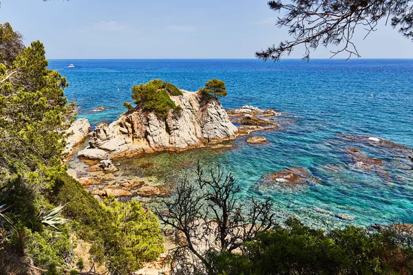 The rocky coast of the Mediterranean Sea in Spain — Stock Photo, Image