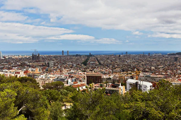 Widok na Barcelonę z parku guell — Zdjęcie stockowe