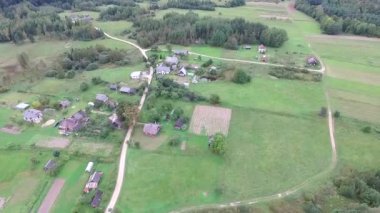 Kırsal üzerinde uçan