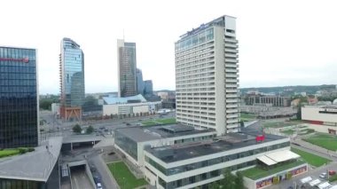 Uzun boylu evler arasında yükselen