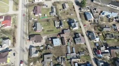 Binalar üzerinde yükselen dikey