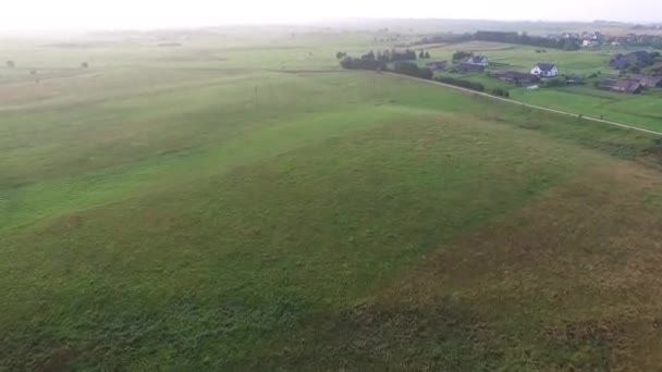 Vlucht boven het prachtige landschap — Stockvideo