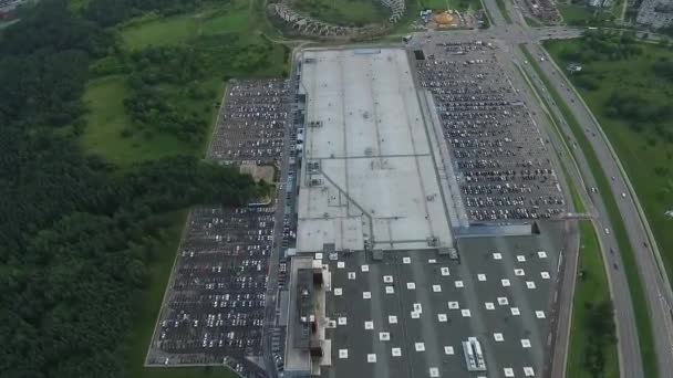Вид с воздуха на супермаркет — стоковое видео