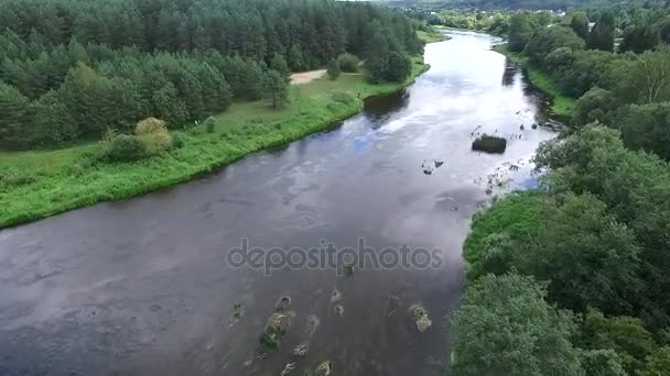 Luchtfoto uitzicht op de rivier — Stockvideo