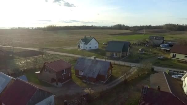 Vlucht Over huizen In het dorp — Stockvideo