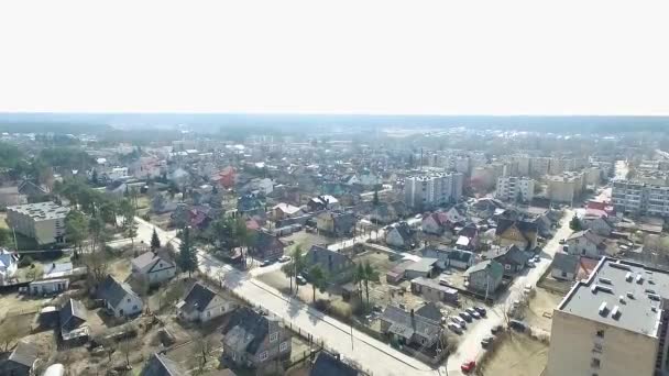 Panorama nad malé město — Stock video