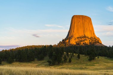  Günbatımında Şeytani Kule Ulusal Anıtı, Wyoming, ABD.  