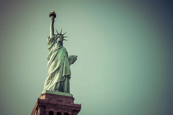 Estatua Libertad Con Fondo Azul Del Cielo — Foto de Stock