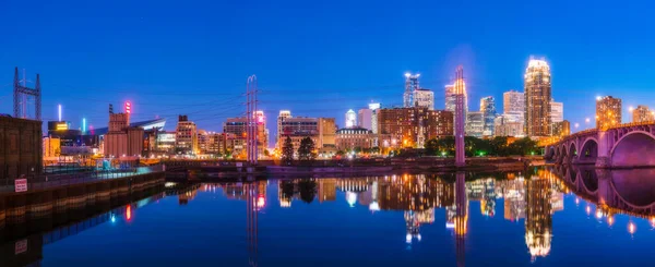 Minneapolis Skyline Avec Réflexion Dans Rivière Nuit — Photo