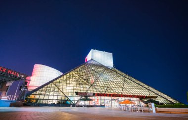 Çerçevenin Rock 'n Roll Salonu. Cleveland, Ohio, ABD 2-19-17: Geceleri Rock' n Roll Müzesi.