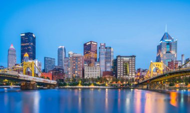 Pittsburgh, Pensilvanya, ABD: 8-21-17. Pittsburgh alacakaranlıkta alacakaranlıkta alacakaranlıkta yükselecek..