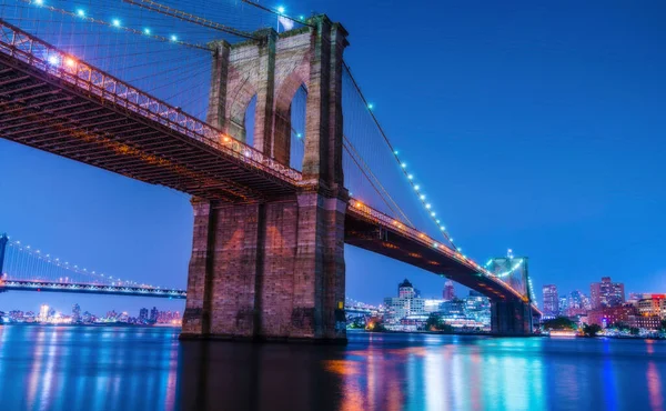 Hermoso Puente Brooklyn Por Noche Con Reflejo Agua —  Fotos de Stock