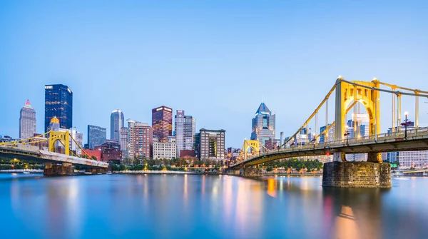 Pittsburgh Pennsylvania Usa Pittsburgh Skyline Der Dämmerung Mit Spiegelung Wasser — Stockfoto