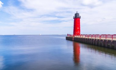 Güneşli bir günde Milwaukee Deniz Feneri.