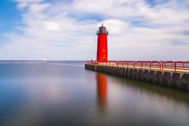 Güneşli bir günde Milwaukee Deniz Feneri.