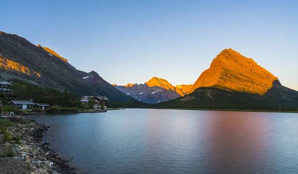 Beautiful Landscape Swiftcurrent Lake Sunrise Many Glacier Area Montana Glacier — Stock Photo, Image