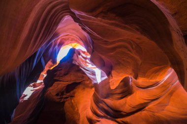 Antilop Kanyonu, Page, Arizona, ABD 'de kumtaşı oluşumlarının güzelliği.