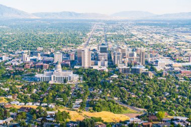 Salt Lake City, Utah, ABD. 2017 / 06 / 14: günbatımında güzel bir tuz gölü şehri.