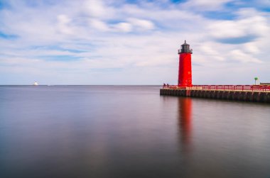 Güneşli bir günde Milwaukee Deniz Feneri.
