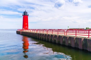 Güneşli bir günde Milwaukee Deniz Feneri.