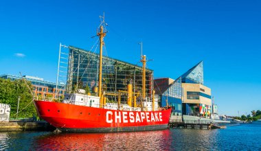 Güneşli bir günde Baltimore İç Limanı.