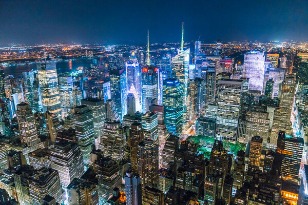 28-08-17,newyork,usa: new york skyscraper at night