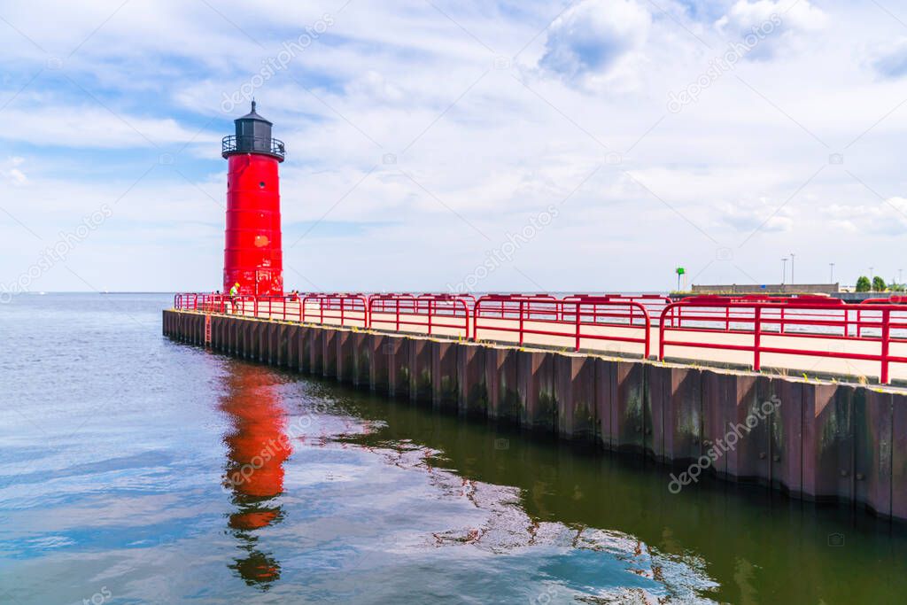 milwaukee lighthouse on sunny day.