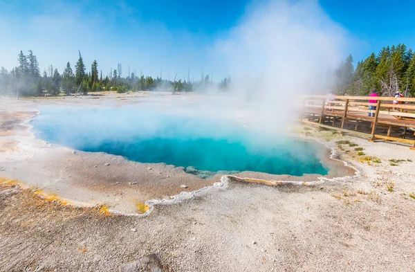 Blue Geyser Pool Yellowstone Lake Yellowstone National Park Wyoming Usa — стокове фото