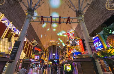 Fremont Street Experience 'da ışık gösterisi, Las Vegas, Nevada, ABD - 06 / 24 / 15 - sadece editoryal kullanım için.