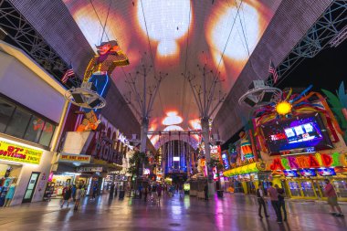 Fremont Street Experience 'da ışık gösterisi, Las Vegas, Nevada, ABD - 06 / 24 / 15 - sadece editoryal kullanım için.