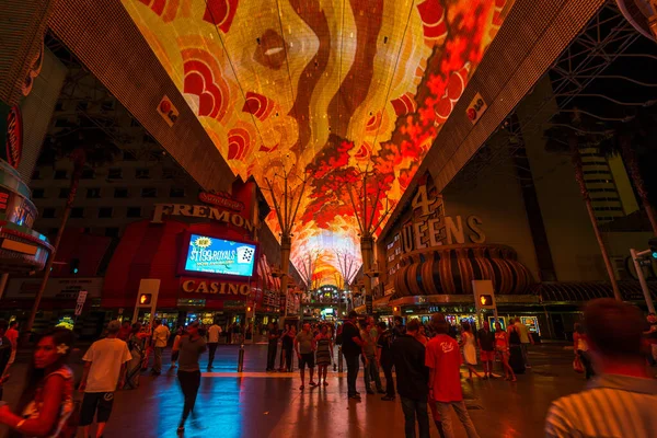 การแสดงแสงท ถนนฟร มอนต ลาสเวก Nevada Usa าหร บการใช งานบรรณาธ การเท — ภาพถ่ายสต็อก