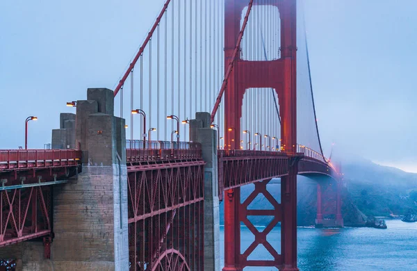 Vista Panoramica Del Golden Gate Nel Crepuscolo Con Illuminazione Riflessione — Foto Stock