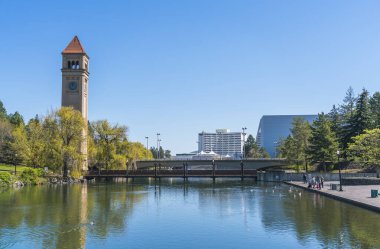 Güneşli bir günde Riverfront Park 'taki gözetleme kulesi Spokane, Washington, ABD.