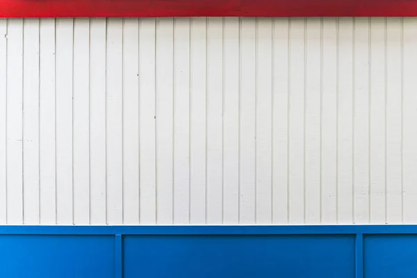Biały Drewniany Panel Czerwonym Białym Niebieskim Kolor Tle Gotowy Montażu — Zdjęcie stockowe