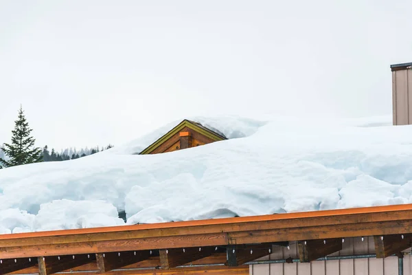 Sneeuw Het Dak Van Het Skigebied — Stockfoto