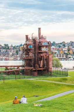 Güneşli bir günde Doğalgaz Parkı Neredeyse gün batımına yakın, Seattle, Washington, ABD..