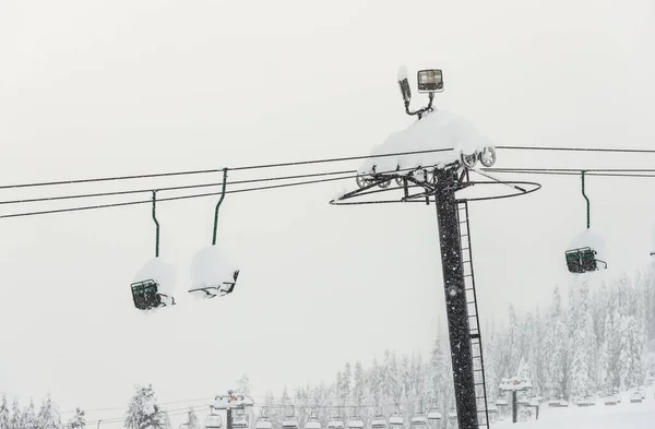 Scène Remontées Mécaniques Avec Sièges Dessus Montagne Sentiers Ciel Snowboard — Photo