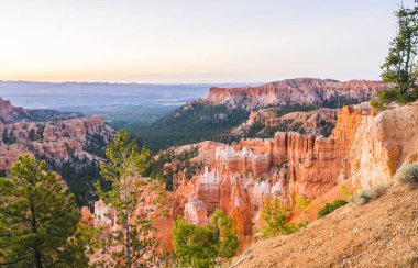 Bryce Canyon Ulusal Parkı, Gün doğumunda, Utah, ABD.