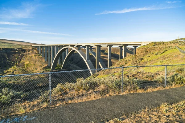 Arc Concrete Bridge Cross River Sunset — Stock Photo, Image