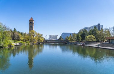 Güneşli bir günde Riverfront Park 'taki gözetleme kulesi Spokane, Washington, ABD.