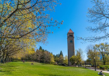 Güneşli bir günde Riverfront Park 'taki gözetleme kulesi Spokane, Washington, ABD. düzenleyici kullanımı için sadece 04 / 17 / 16.