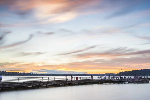 Scena Cammino Sul Lago Tramonto — Foto Stock