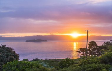 Güneş doğduğunda Alcatraz, San Francisco, California, ABD.