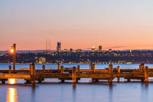 Doca Com Fundo Paisagem Urbana Bellevue Com Reflexão Sobre Washington — Fotografia de Stock